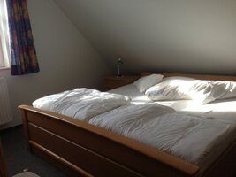 Doppelbett im Schlafzimmer